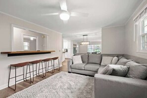 Televisión y chimenea 