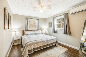 5 bedrooms, iron/ironing board, WiFi, bed sheets