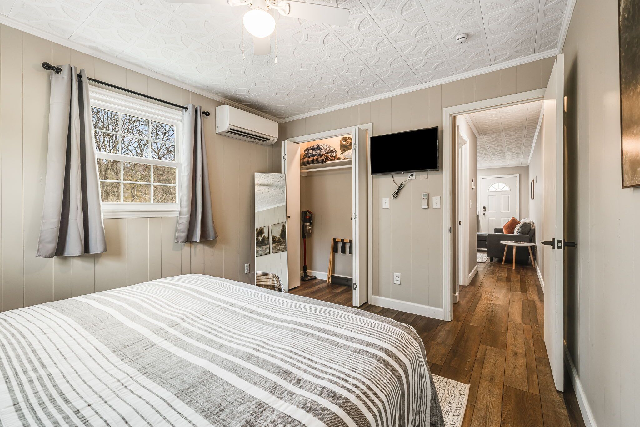 5 chambres, fer et planche à repasser, Wi-Fi, draps fournis