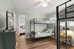 5 habitaciones, tabla de planchar con plancha, wifi y ropa de cama 