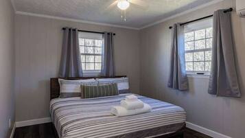 5 slaapkamers, een strijkplank/strijkijzer, wifi, beddengoed