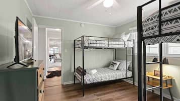 4 slaapkamers, een strijkplank/strijkijzer, wifi, beddengoed