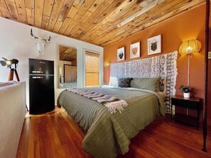 1 bedroom, iron/ironing board, WiFi, bed sheets - TheStudio@MonticelloPark-CowboyPool+Hottub+KingBed (San Antonio)