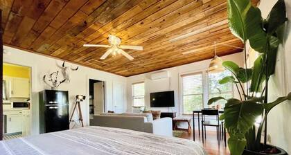 TheStudio@MonticelloPark-Fire Pit+Hottub+KingBed