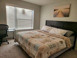 3 bedrooms, desk, internet - Entire 3bd Home Close to Calgary YYC Airport (Calgary)