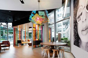 Interior - Stylish East Cambridge 1BR w/ W/D & Gym, nr Lechmere T, by Blueground (Cambridge)