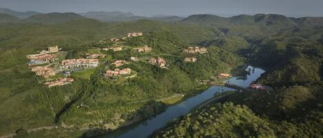 Vista frontal de la propiedad