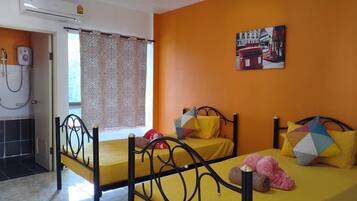 Blackout drapes, free WiFi