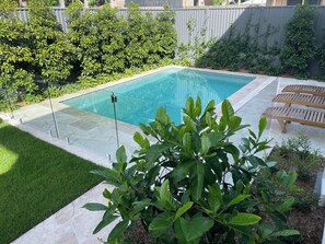 Piscina all'aperto, una piscina riscaldata