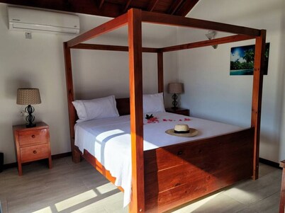 Cozy Oceanview Room at Hidden Treasure Villas