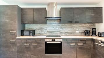 Refrigerador, microondas, horno, placa de cocina