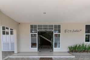 Front of property - Capital O 3930 Griya Loka Syariah (Semarang)