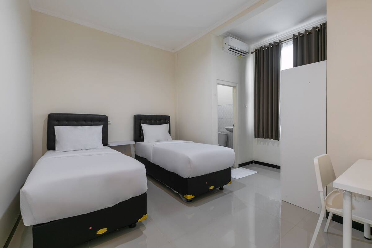 Desk, laptop workspace, free WiFi, bed sheets