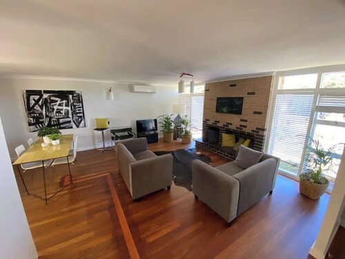 Nelson Cottage - relaxed retro, modern & original