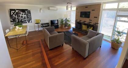 Nelson Cottage - relaxed retro, modern & original