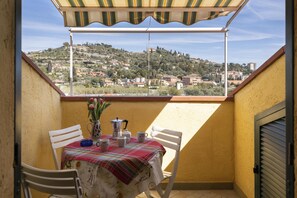 Outdoor dining - Sea view apartment with air conditioning | Ap31 (Imperia)