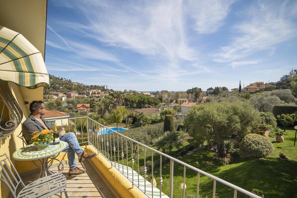 Outdoor dining - Sea view apartment with air conditioning | Ap31 (Imperia)