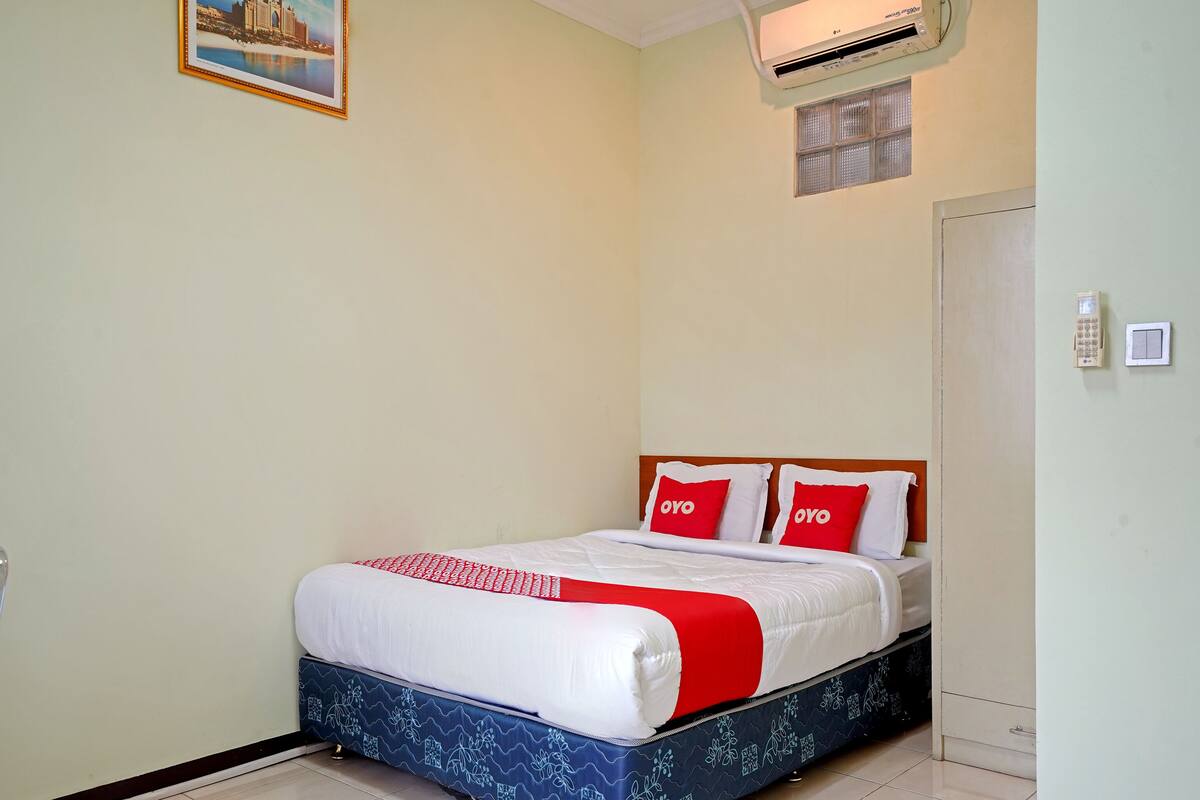 Deluxe Double Room | 1 bedroom, desk, laptop workspace, blackout drapes