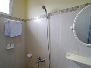 Suite Deluxe | Baño | Toallas y papel higiénico