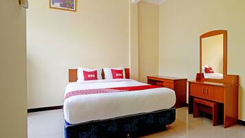 Deluxe Suite | 1 bedroom, desk, laptop workspace, blackout drapes