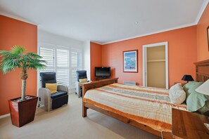 Master bedroom with queen size  bed and ensuite. Located on the main level.