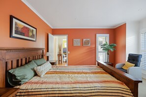 3 makuuhuonetta, silitysrauta/-lauta, ilmainen Wi-Fi