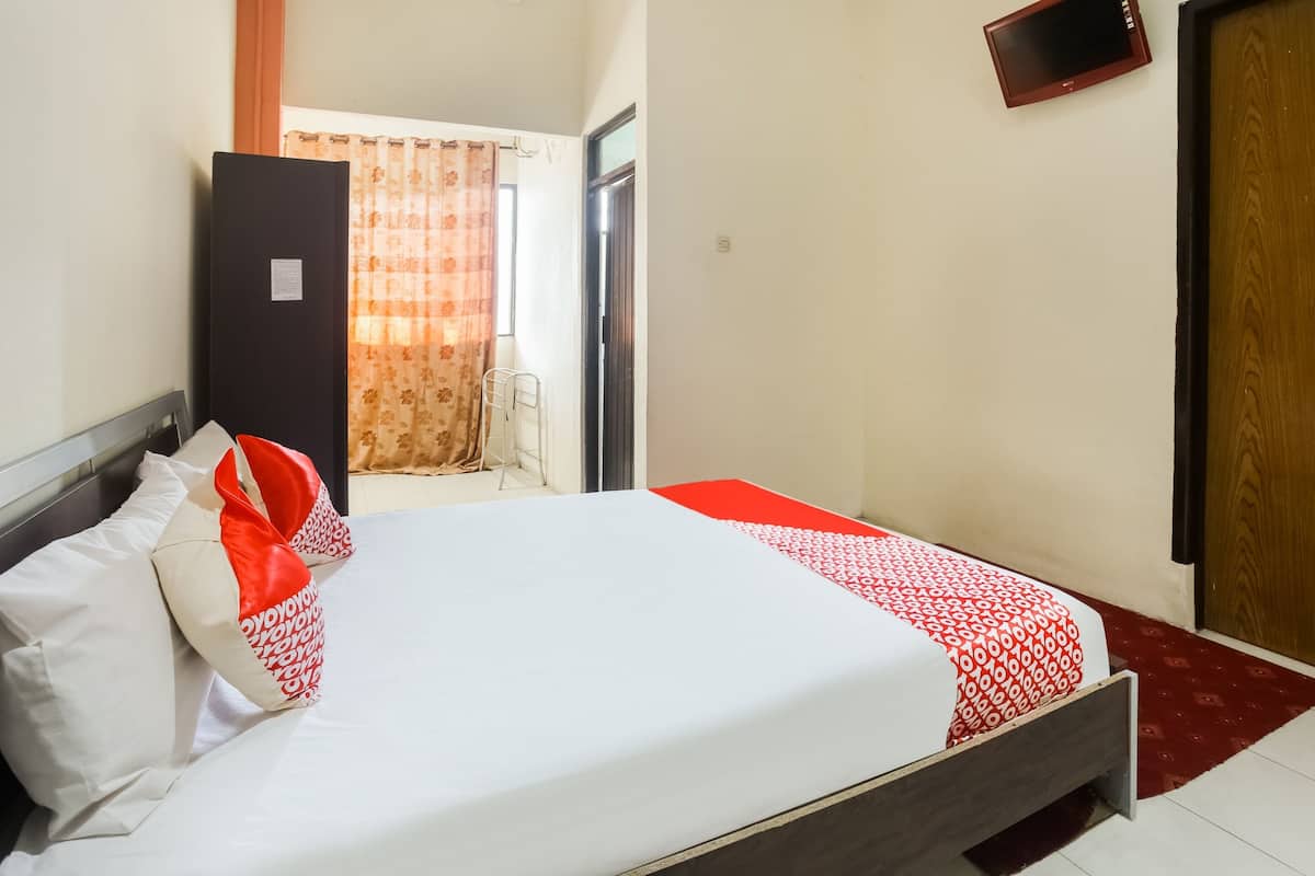 Standard Double Room | Desk, laptop workspace, free WiFi, bed sheets