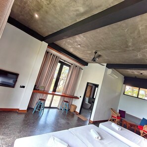 Chambre Familiale | Décoration personnalisée, ameublement personnalisé, bureau