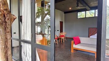 Exclusive-Zimmer | Individuell dekoriert, individuell eingerichtet, Schreibtisch