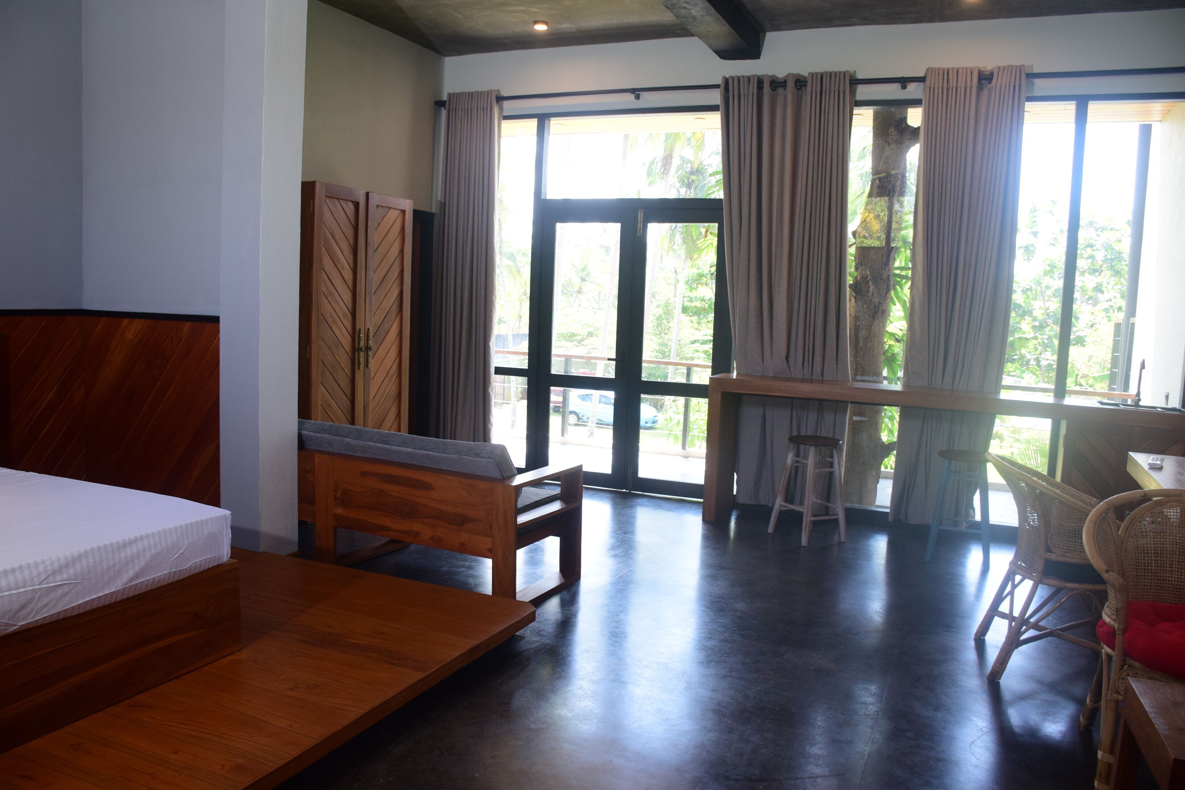 Decoración personalizada, muebles diferentes y escritorio 