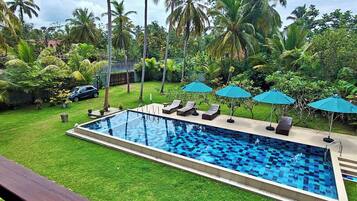 Camera Exclusive | Con stile personalizzato, con arredamento individuale, una scrivania