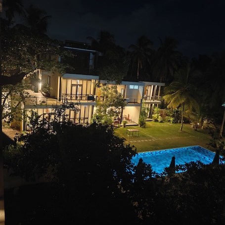 Bahagian luar. Mango Tree Villa Bentota