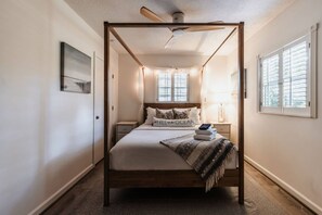 4 camere, una scrivania, ferro/asse da stiro, culla da viaggio