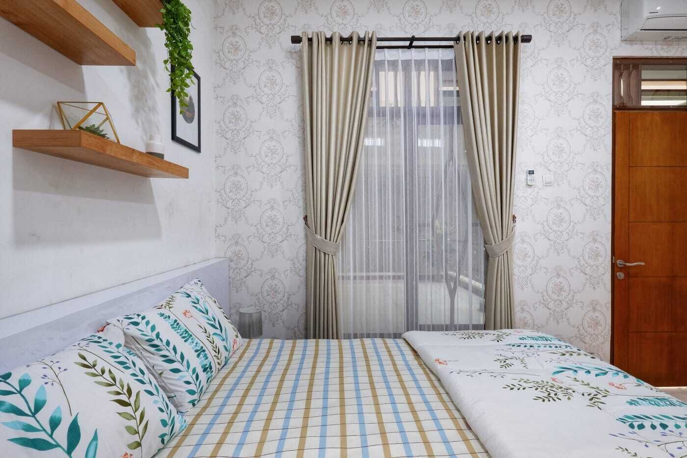 4 bedrooms, desk, soundproofing, free WiFi