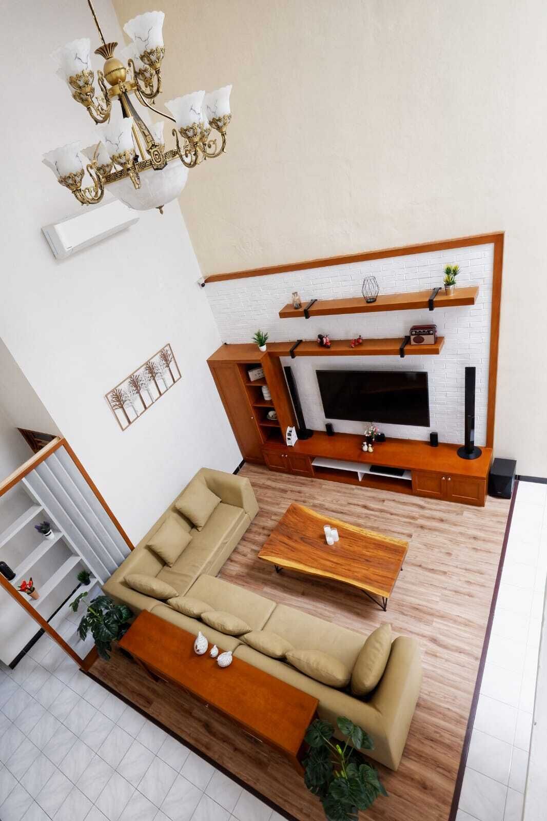 Smart TV, DVD player, music library, stereo