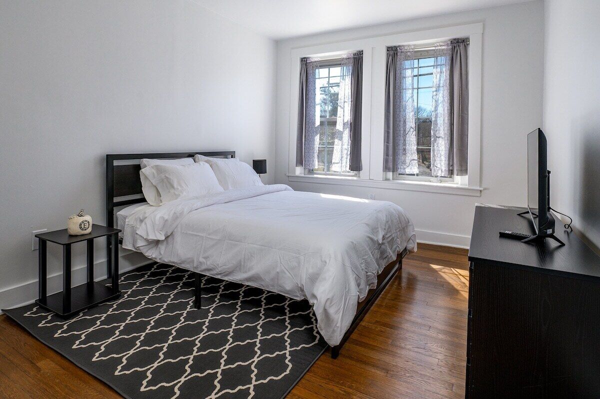 Work - Stay Near Yale & Hospitals - Home Office