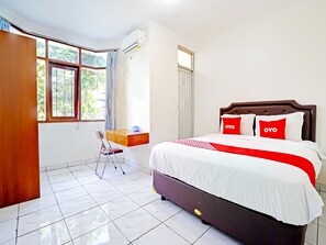 Deluxe Double Room | Laptop workspace, blackout drapes, free WiFi, bed sheets - OYO 90840 Teratai Residence (Bandung)