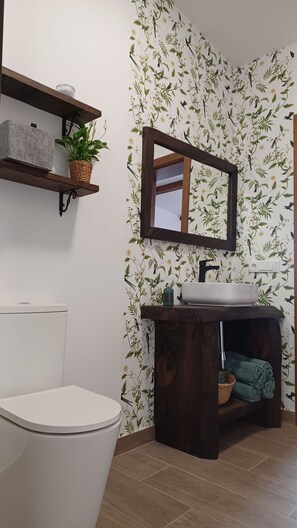 Een douche, handdoeken