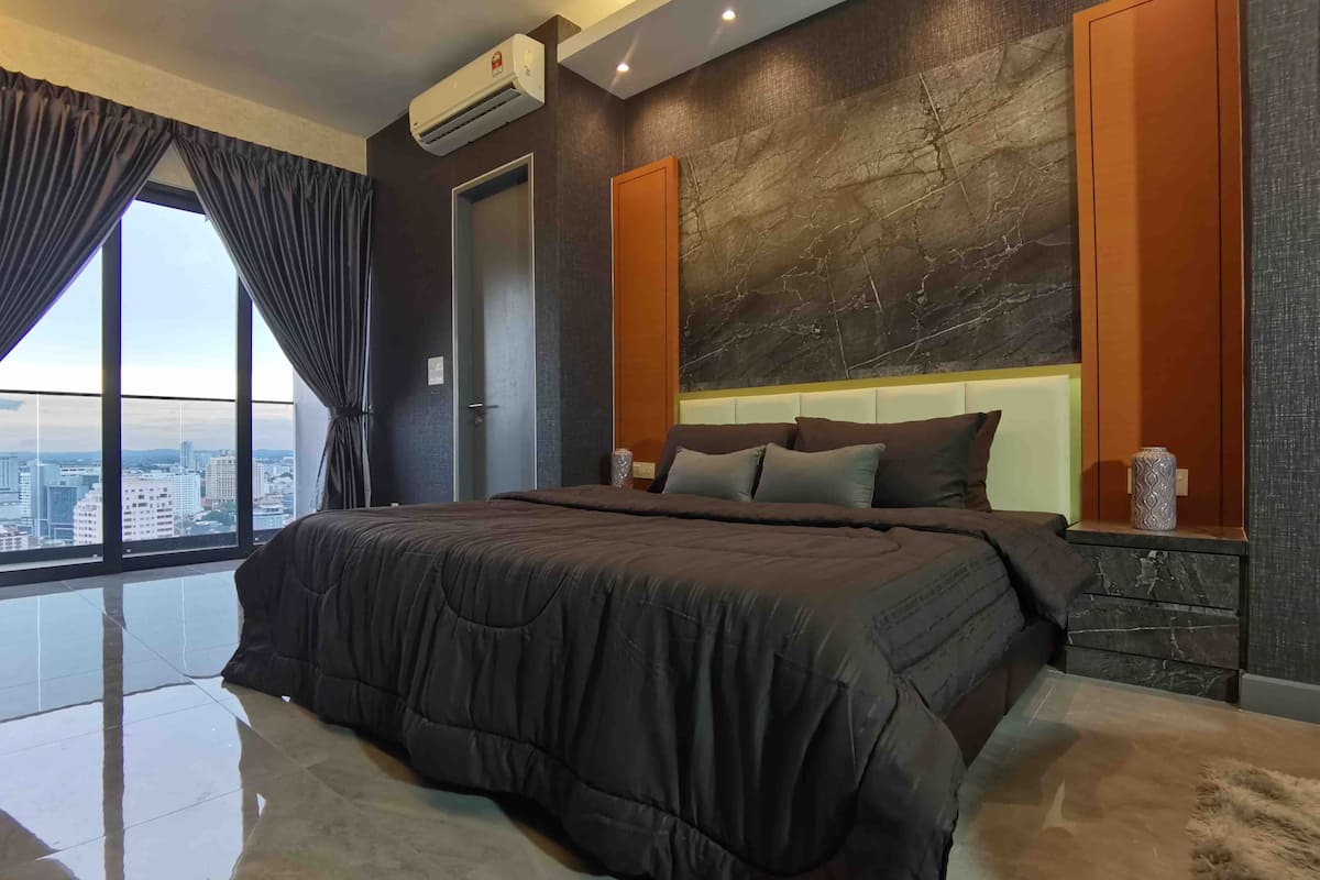 Premium Studio, 1 King Bed, Bathtub, City View