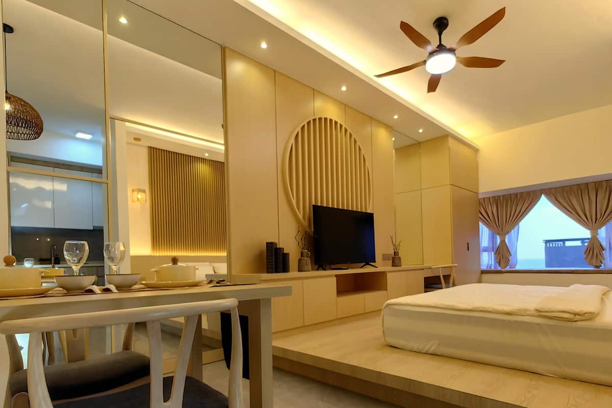 Premium Studio, 1 King Bed, Bathtub