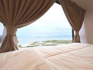 Premium Studio, 1 Queen Bed, Bathtub, Sea View | Frette Italian sheets, premium bedding, memory-foam beds - Attic Home Melaka Imperio Residence (Malacca City)