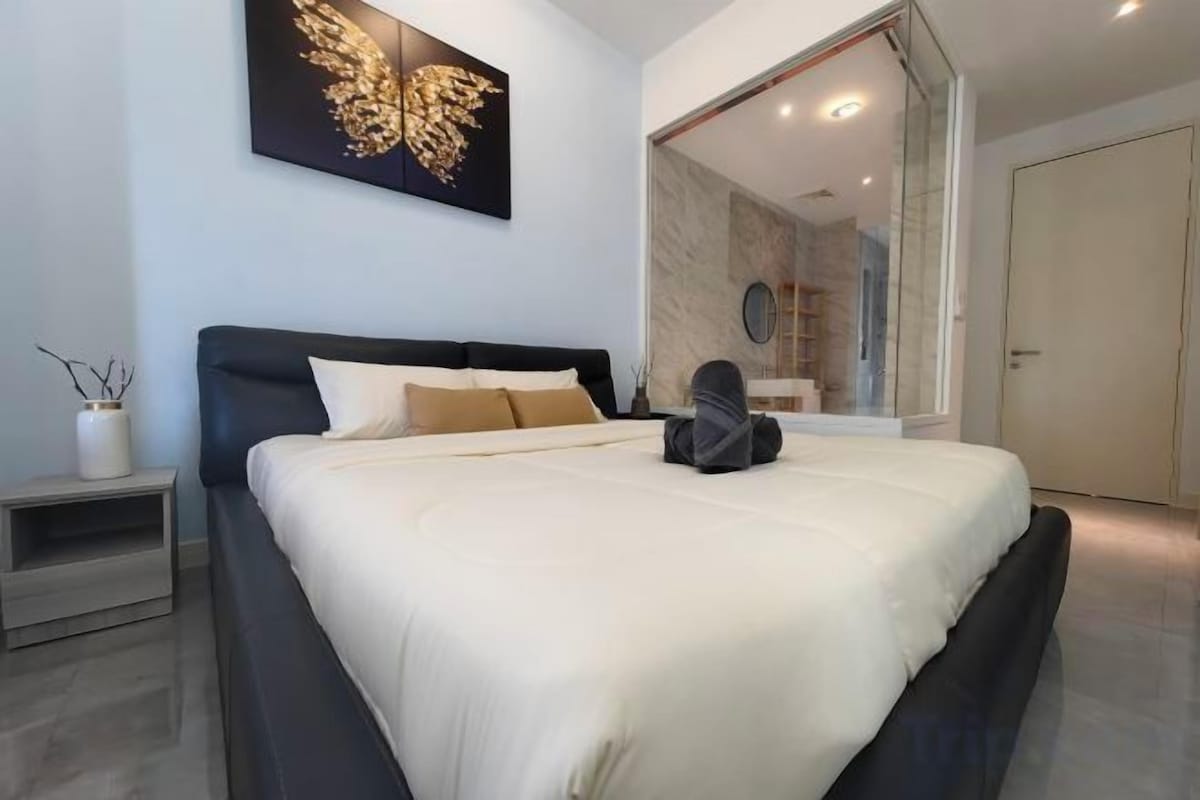 Frette Italian sheets, premium bedding, memory foam beds