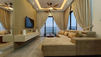 Apartemen Premium, 2 kamar tidur, kolam renang pribadi | Area keluarga | Smart TV, Netflix, dan layanan streaming