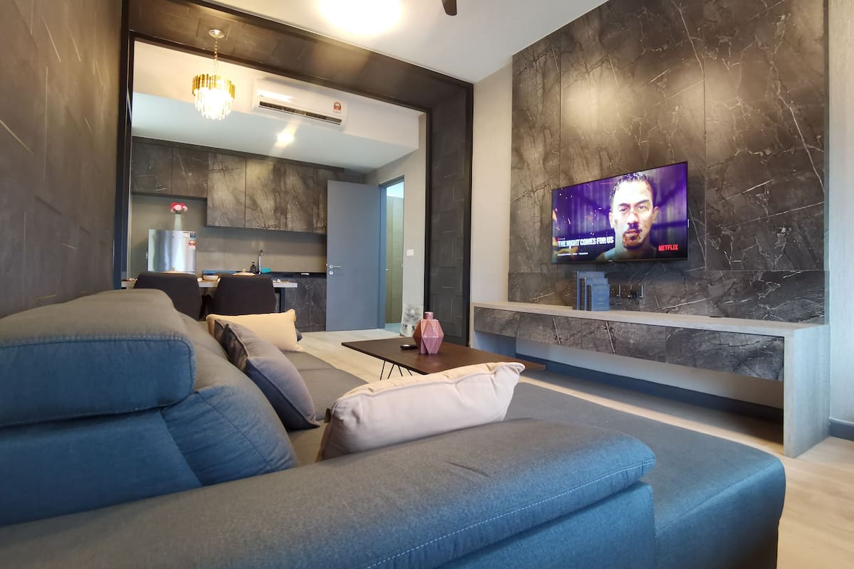 Family Apartment, 2 Bedrooms, Bathtub, Sea View | Living room
