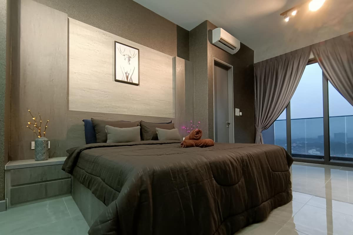 Superior Studio, 1 King Bed, Bathtub, City View