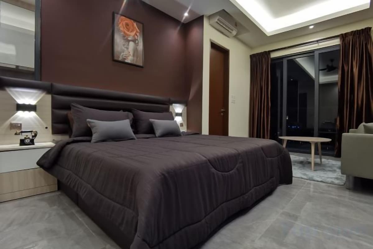 Superior Queen Studio With Balcony (Private Bathtub & City View) #26