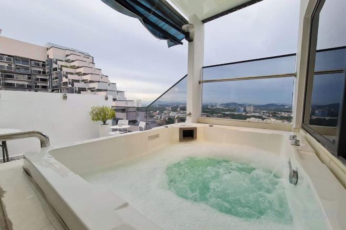 Outdoor spa tub