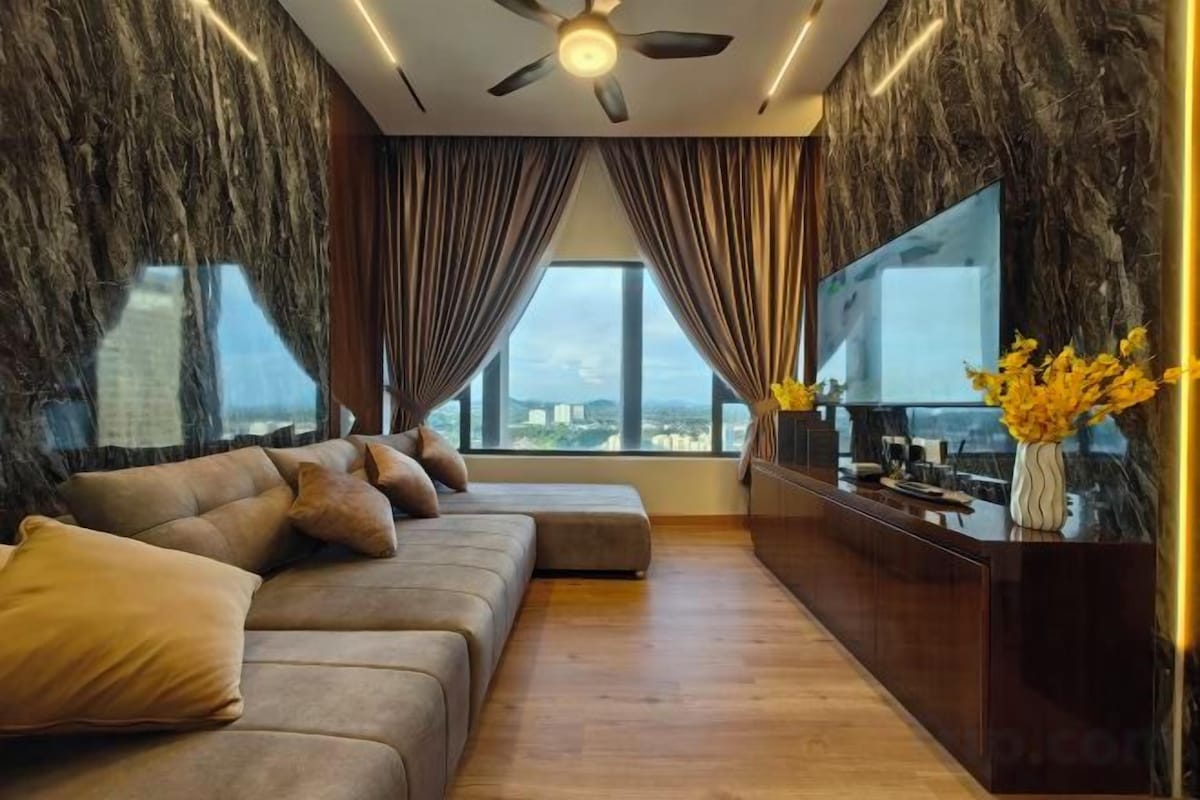 Two Bedroom Deluxe Family Suite (Private Bathtub & City View) #88