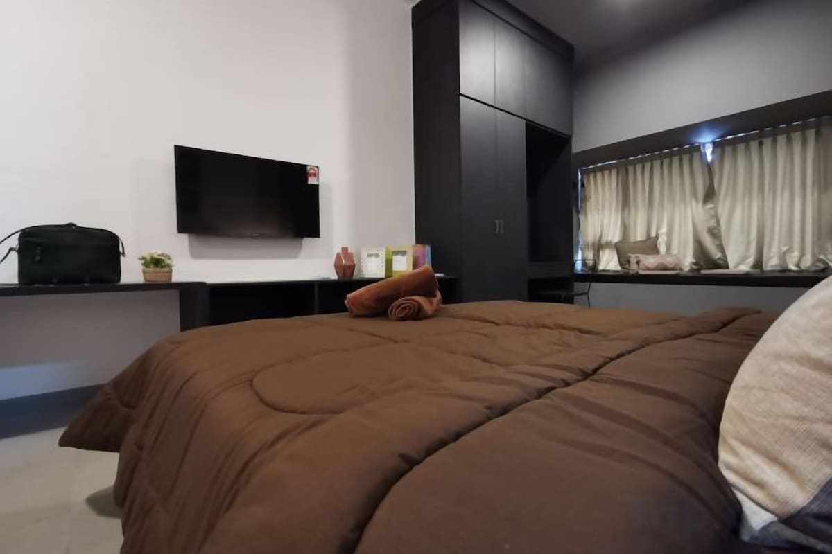 Frette Italian sheets, premium bedding, memory foam beds
