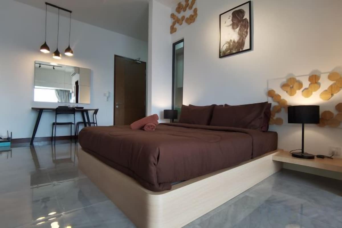 Frette Italian sheets, premium bedding, memory foam beds